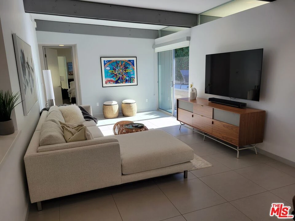 Interior 4