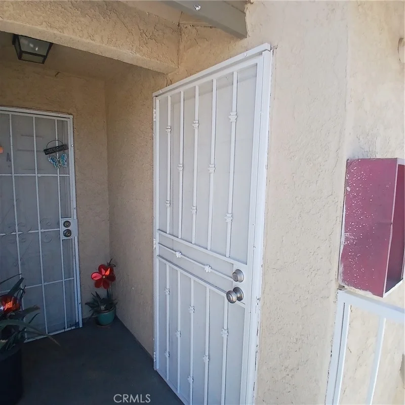 509 E Avenue Q-2 Unit B B photo 2