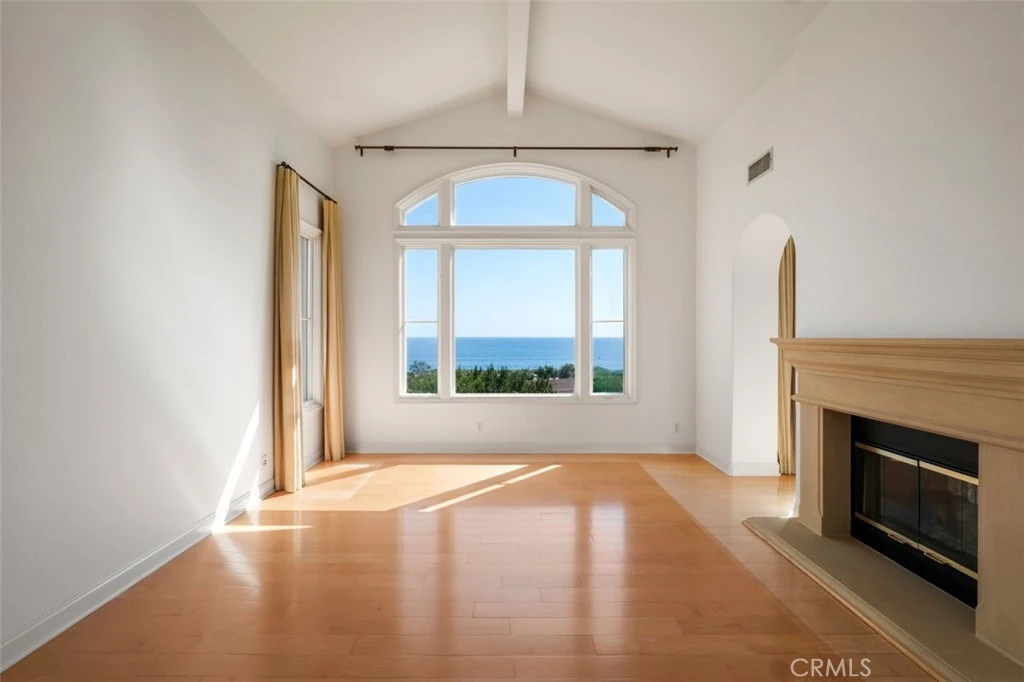 Interior 4