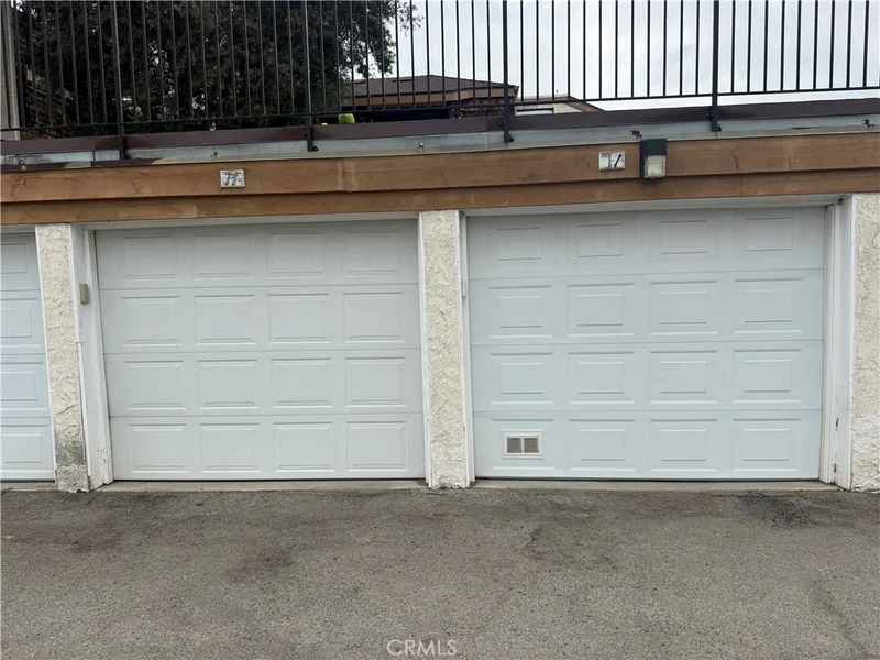 950 W Lambert 11 photo 2