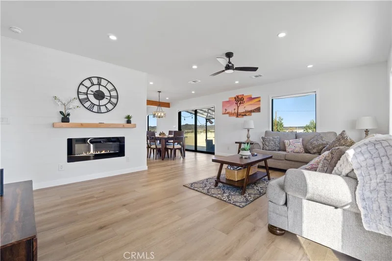 64654 Sun Mesa Road photo 2