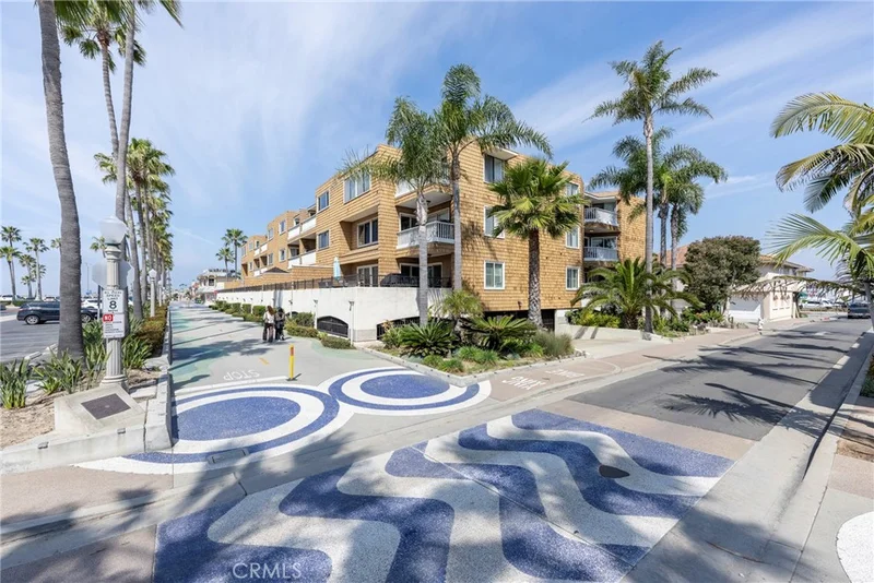 Photo 2 of 600 E Oceanfront 1D
