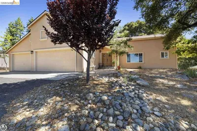 21916 Phoenix Lake