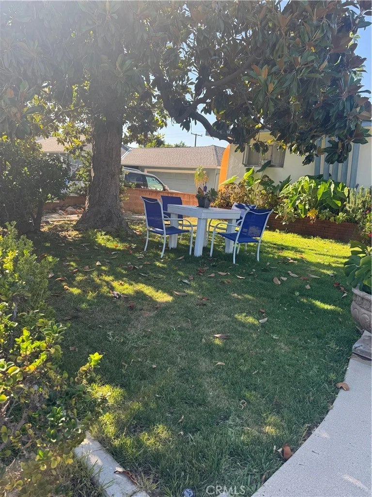 2011 E Orange Grove photo 2