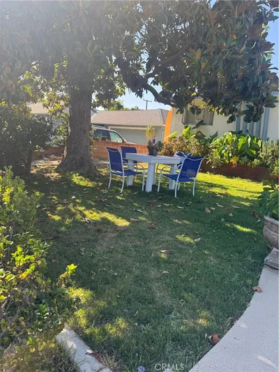 2011 E Orange Grove photo 2
