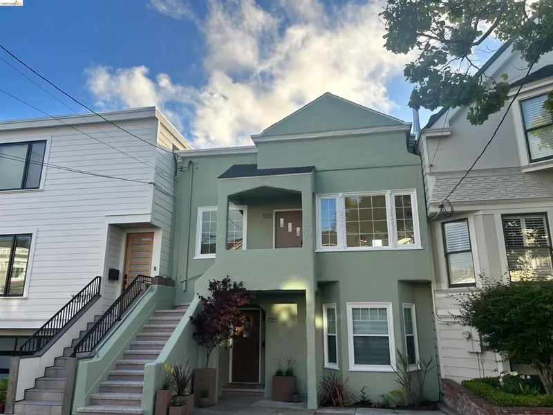 133 135 11Th Ave