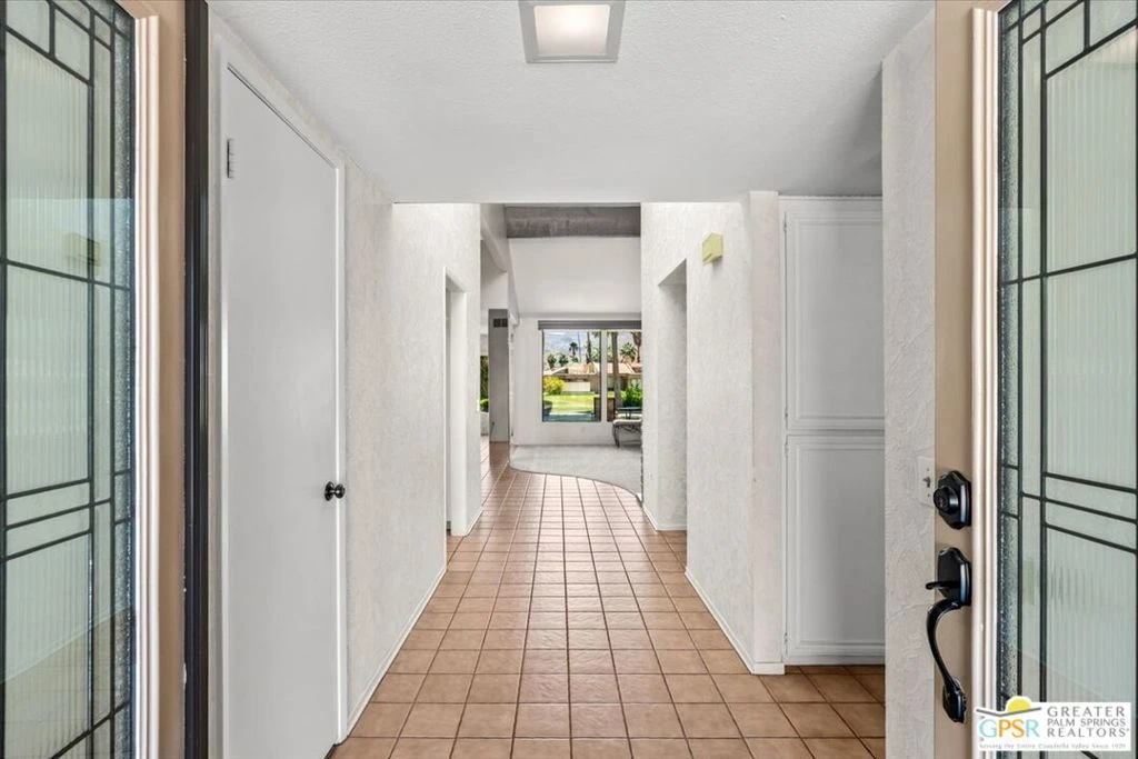 Interior 4