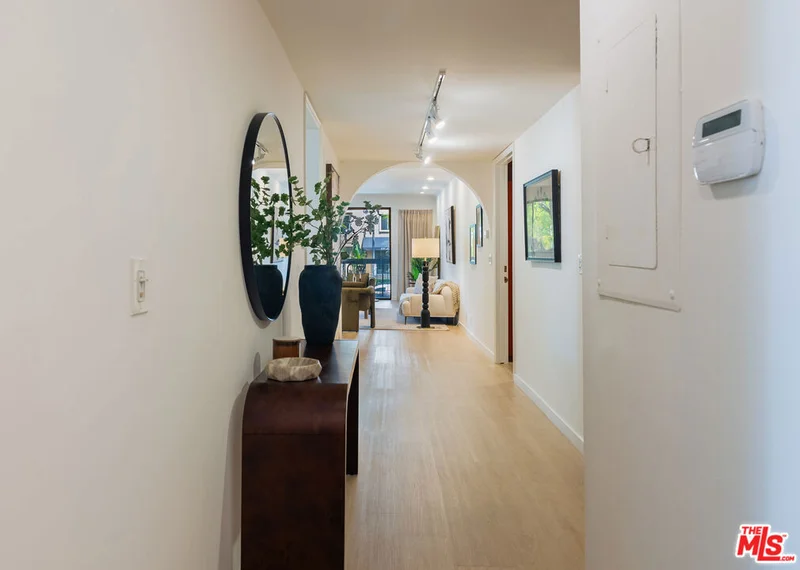 423 N Palm Drive 102, Beverly Hills, CA 90210