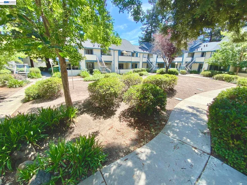 404 Sequim Cmn