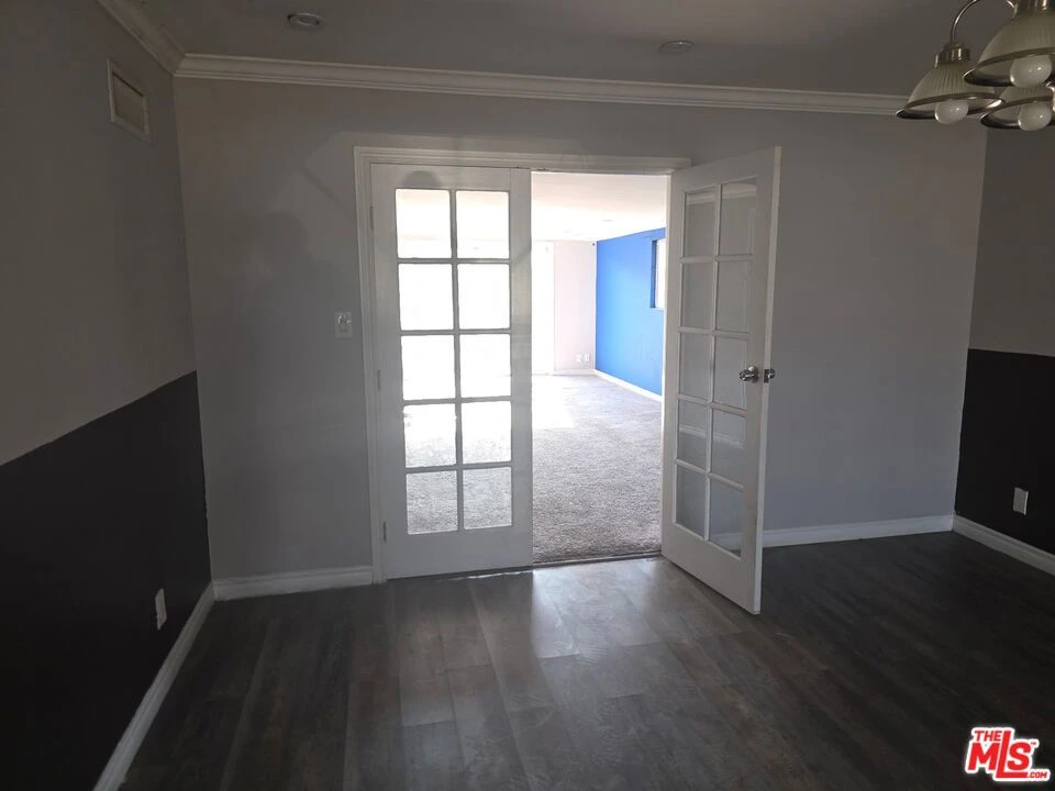 Interior 4