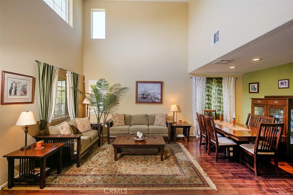 Interior 4