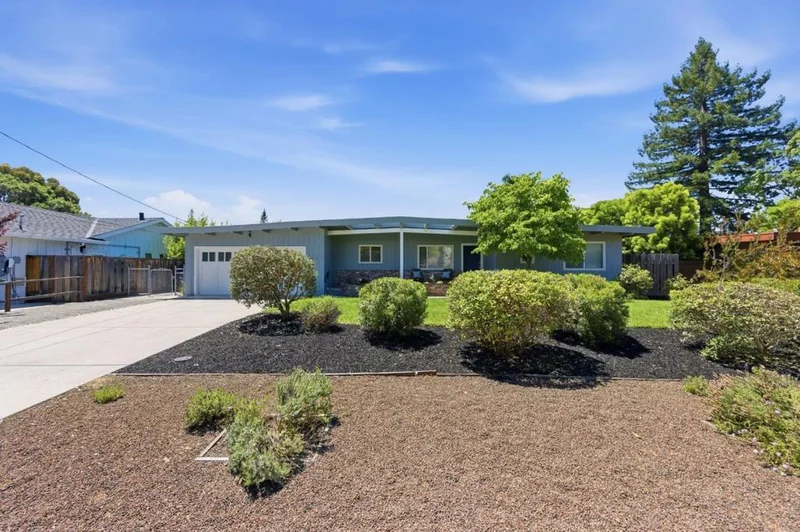 221 W Floresta Way, Portola Valley, CA 94028