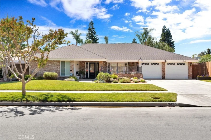 7495 N Flora Avenue, Fresno, CA 93720