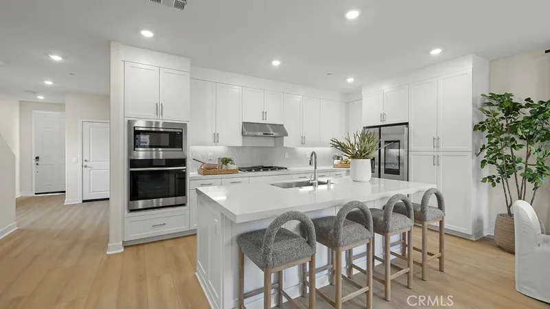 2038 Pyrenes Place, Santa Paula, CA 93060