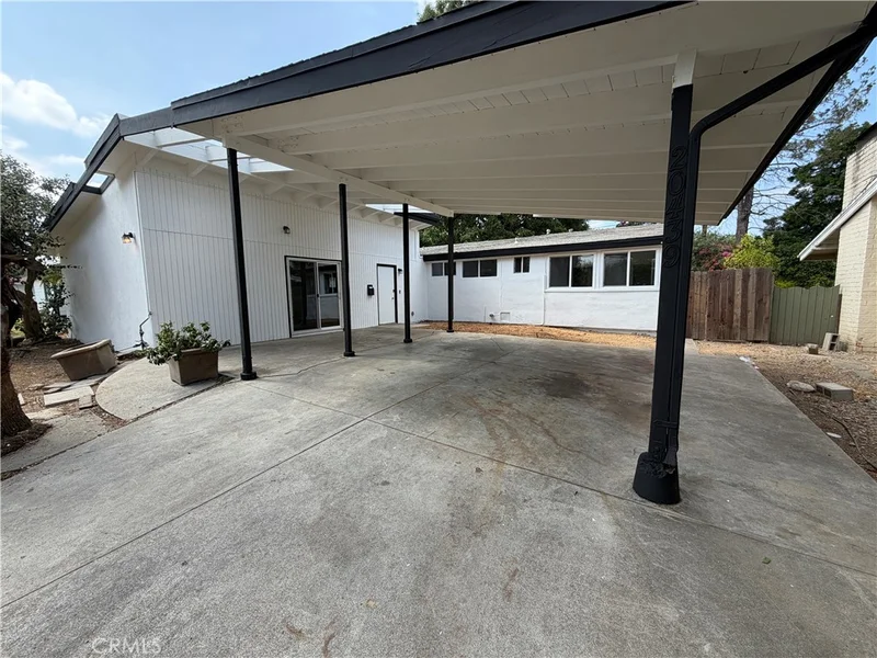 20439 Malden Street photo 2