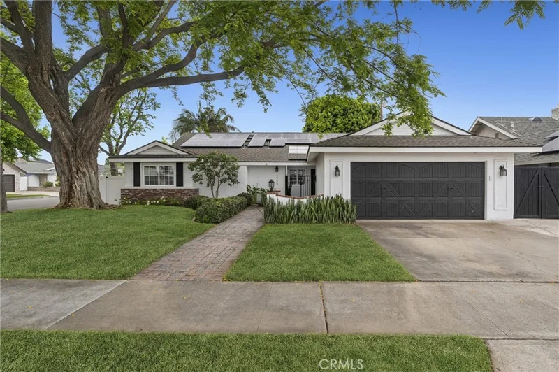 2729 E Dorothy