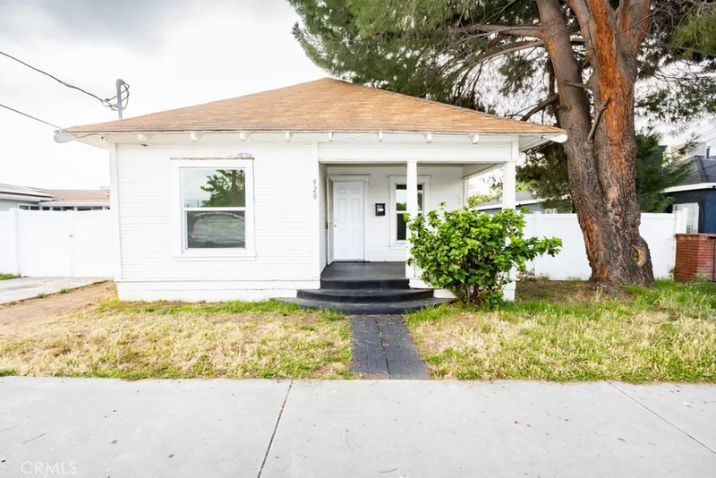 920 N Brand, San Fernando, CA 91340