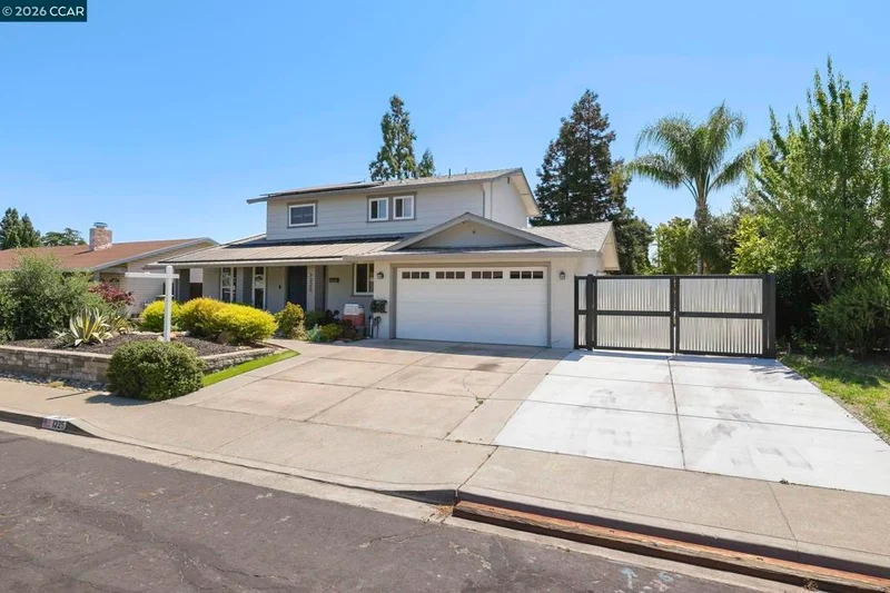Photo 2 of 1325 Sumac Cir