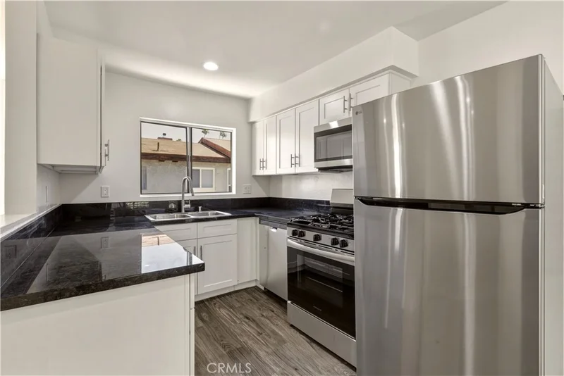 1155 Linden Avenue 7 photo 2