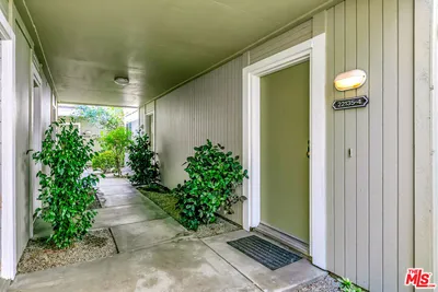 22135 Burbank Boulevard 4 photo 2