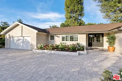 4732 Del Moreno Drive photo 2