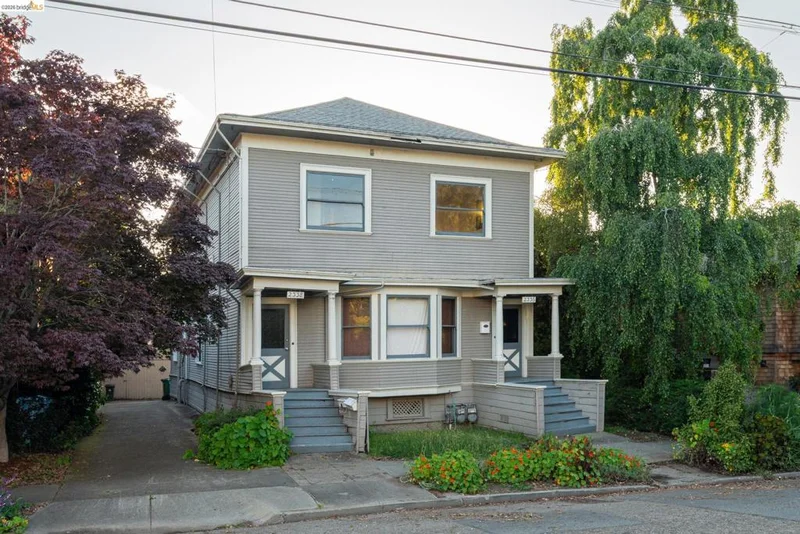 2338 Roosevelt Ave