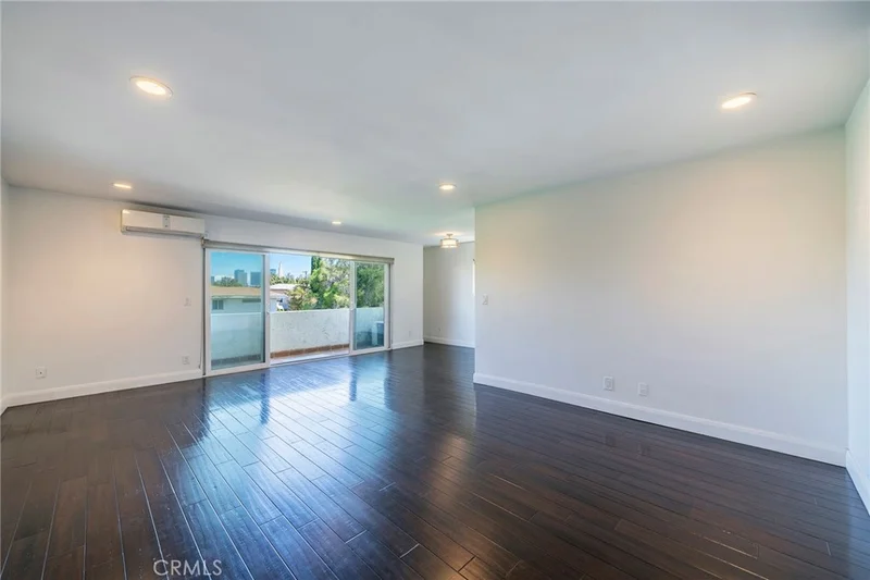 1601 Veteran Avenue 301/302 photo 2