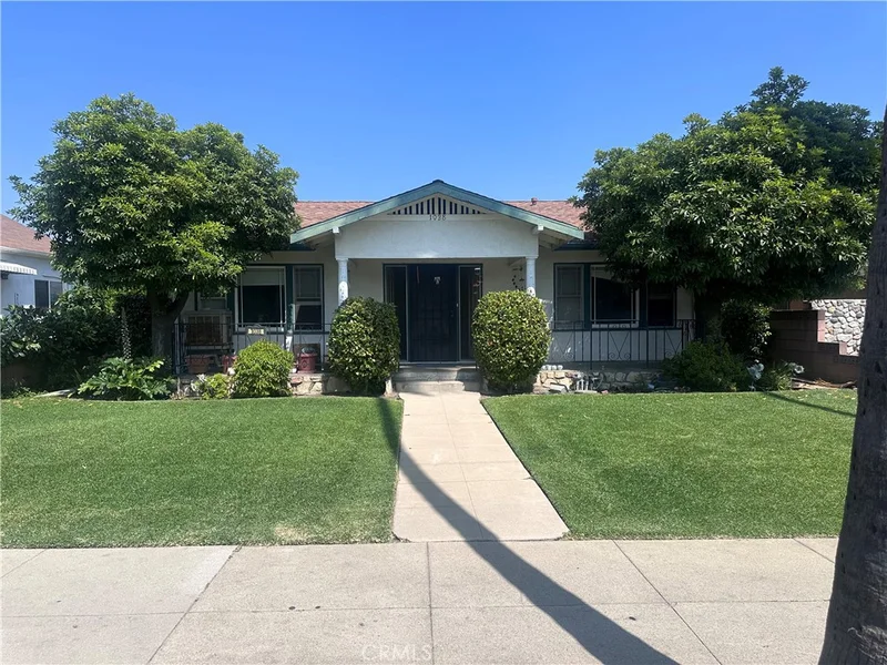 1038 N Azusa Avenue, Azusa, CA 91702