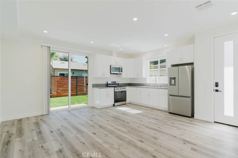 8107 Lemona Avenue photo 2