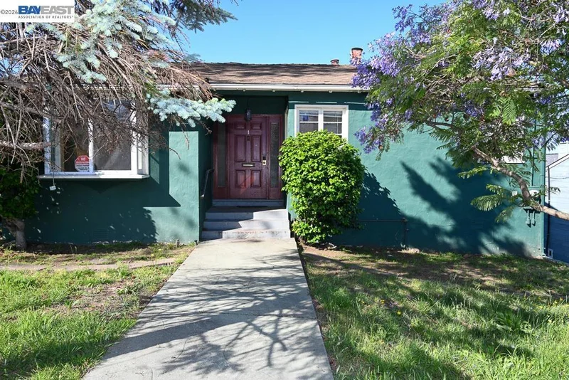 8809 Seneca Street, Oakland, CA 94605