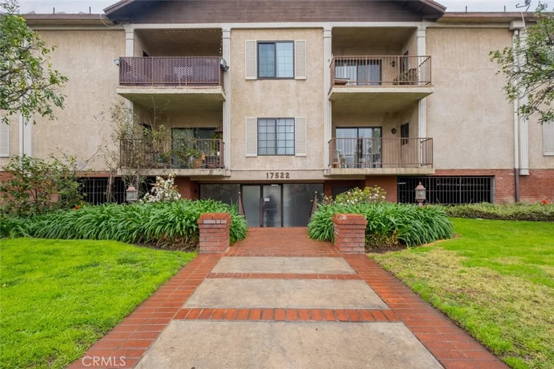 Photo 2 of 17522 Sherman Way 202
