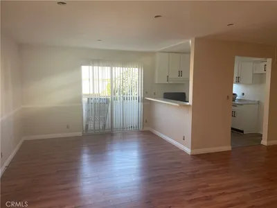 14758 Magnolia Boulevard 102 photo 2