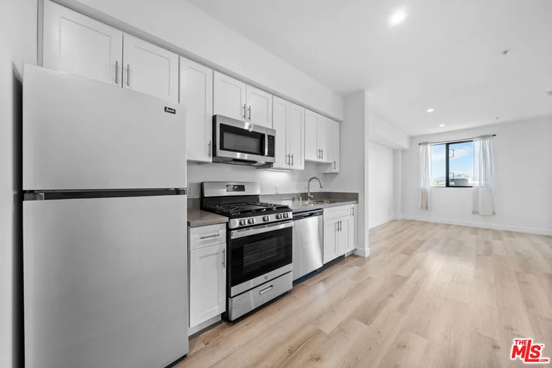 5612 Lexington Avenue 303