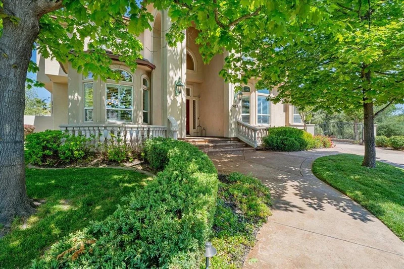 8625 Laurel Mist Court