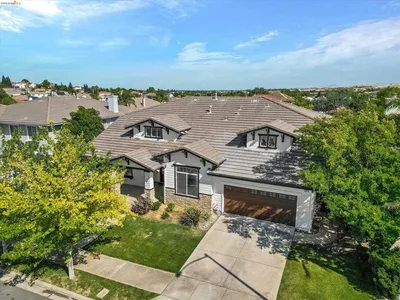 547 Lakeview Dr