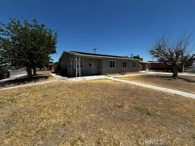 1021 E Chanslor Way photo 2