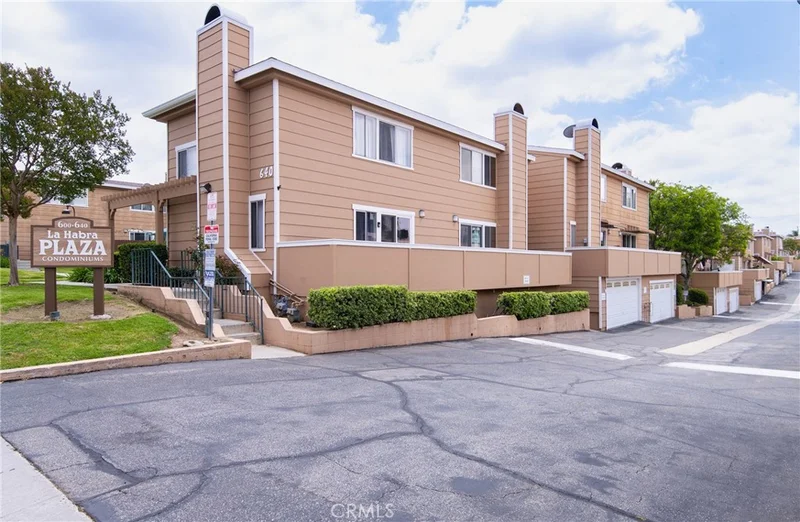 640 W Lambert 35