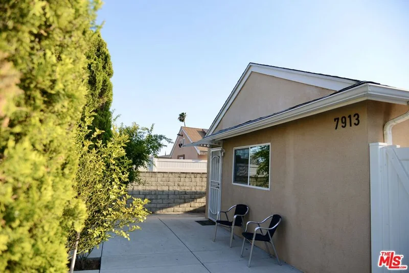 7913 Vanscoy Avenue, North Hollywood, CA 91605