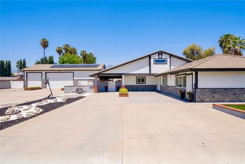 3742 Pilgrims Way