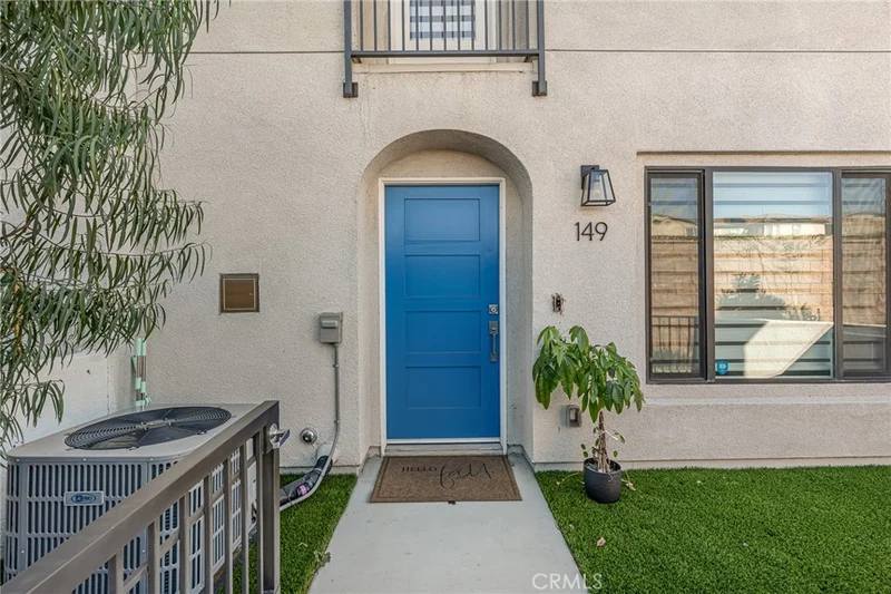 149 E Knox
