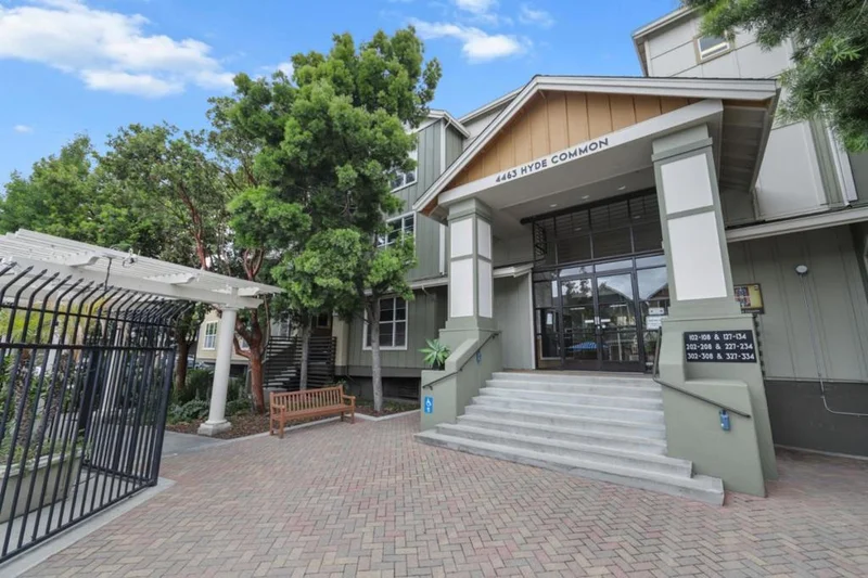 4463 Hyde 306 photo 2