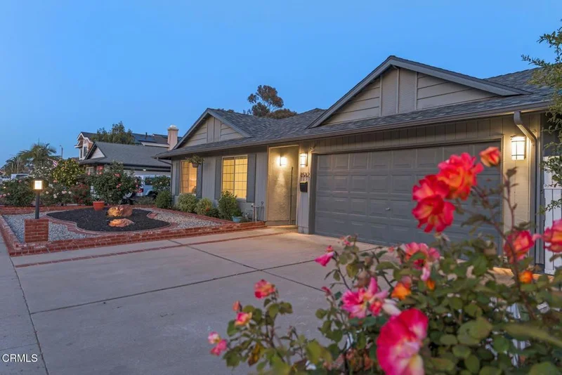 8582 Hollister Street, Ventura, CA 93004