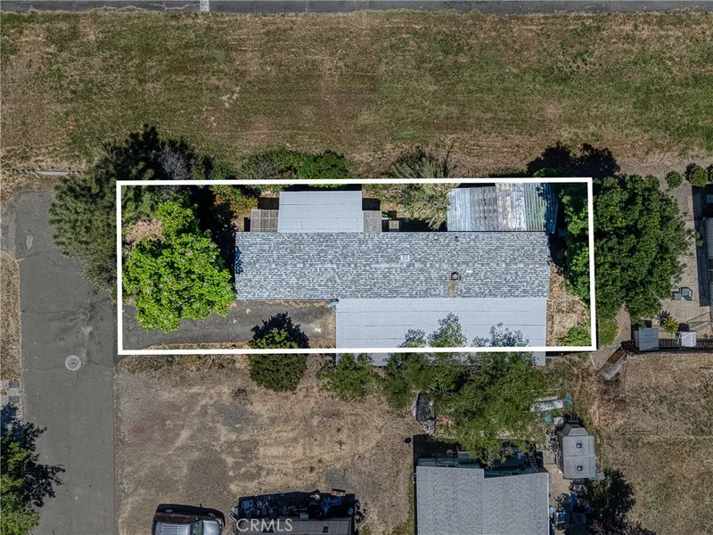 4246 2nd Avenue photo 2