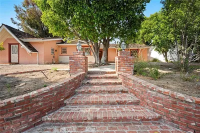 18543 Chatsworth photo 2
