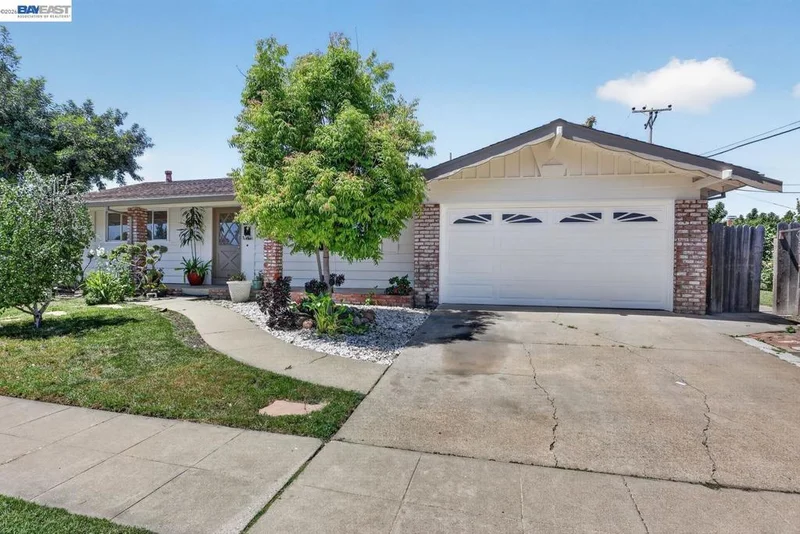 1499 Cathy Way