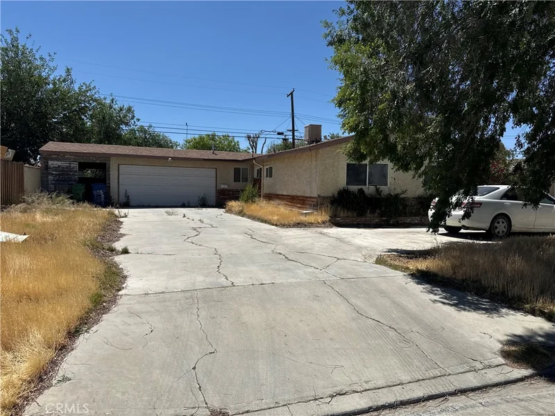 45509 Saigon, Lancaster, CA 93534