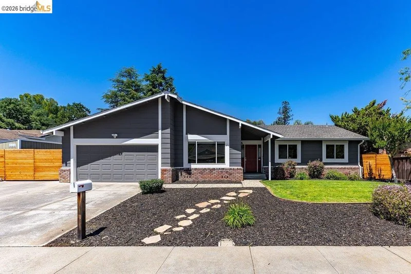 608 W Myrick Ct
