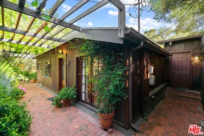 21550 Summit Trail