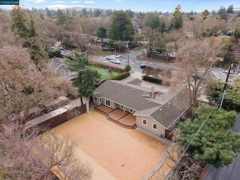 484 Diablo Rd
