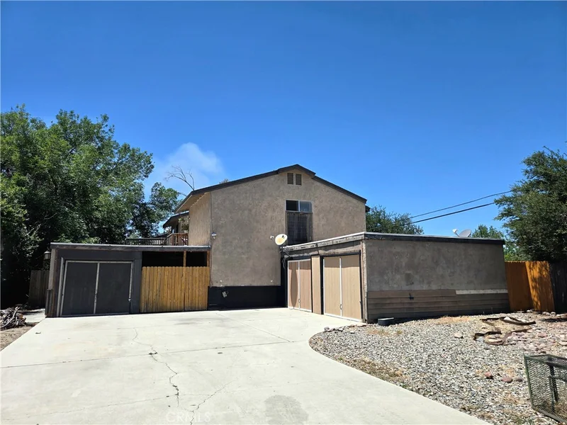 853 Douglas Court photo 2
